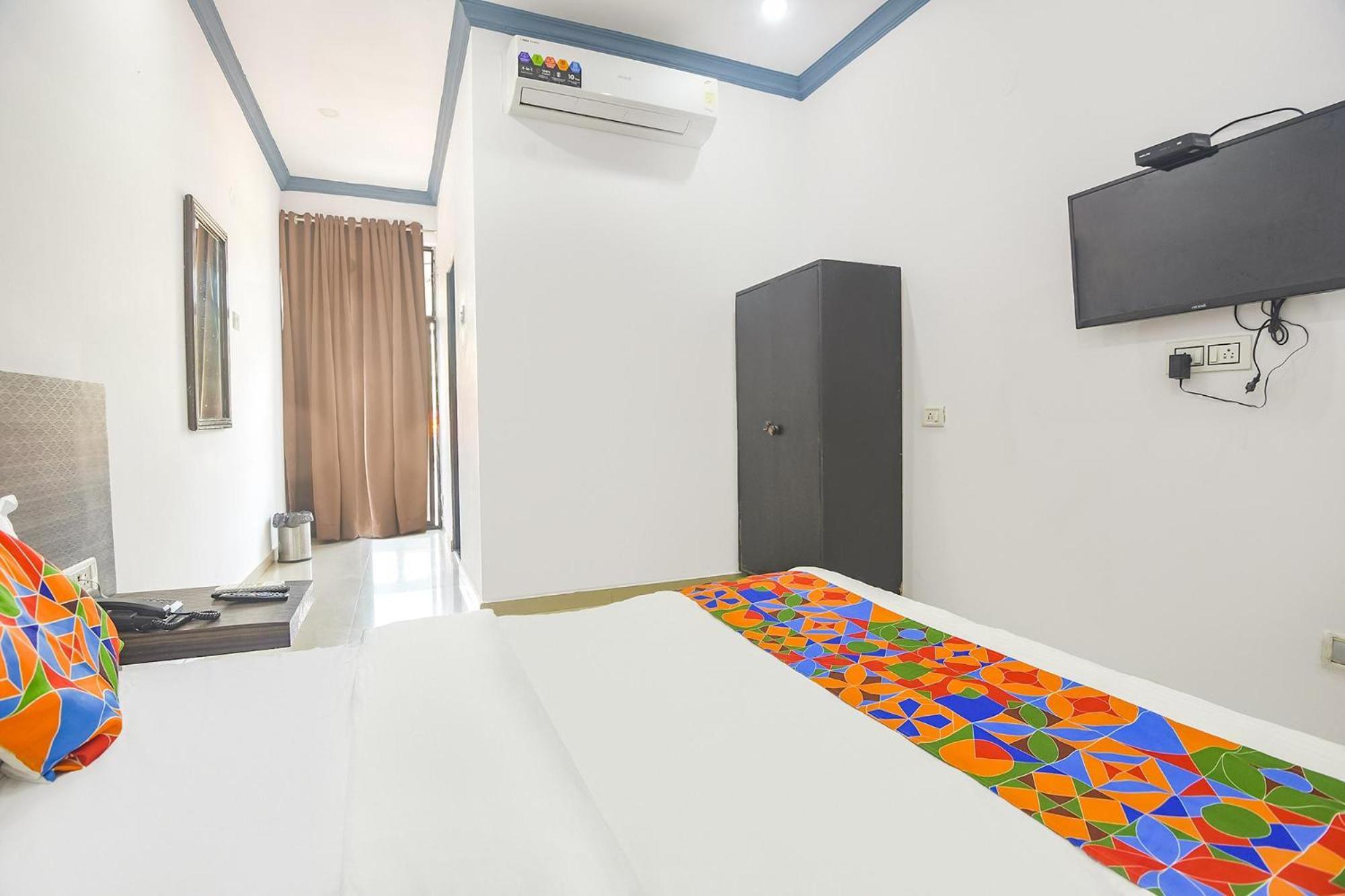 Fabexpress Neo Calangute Beach Resort エクステリア 写真