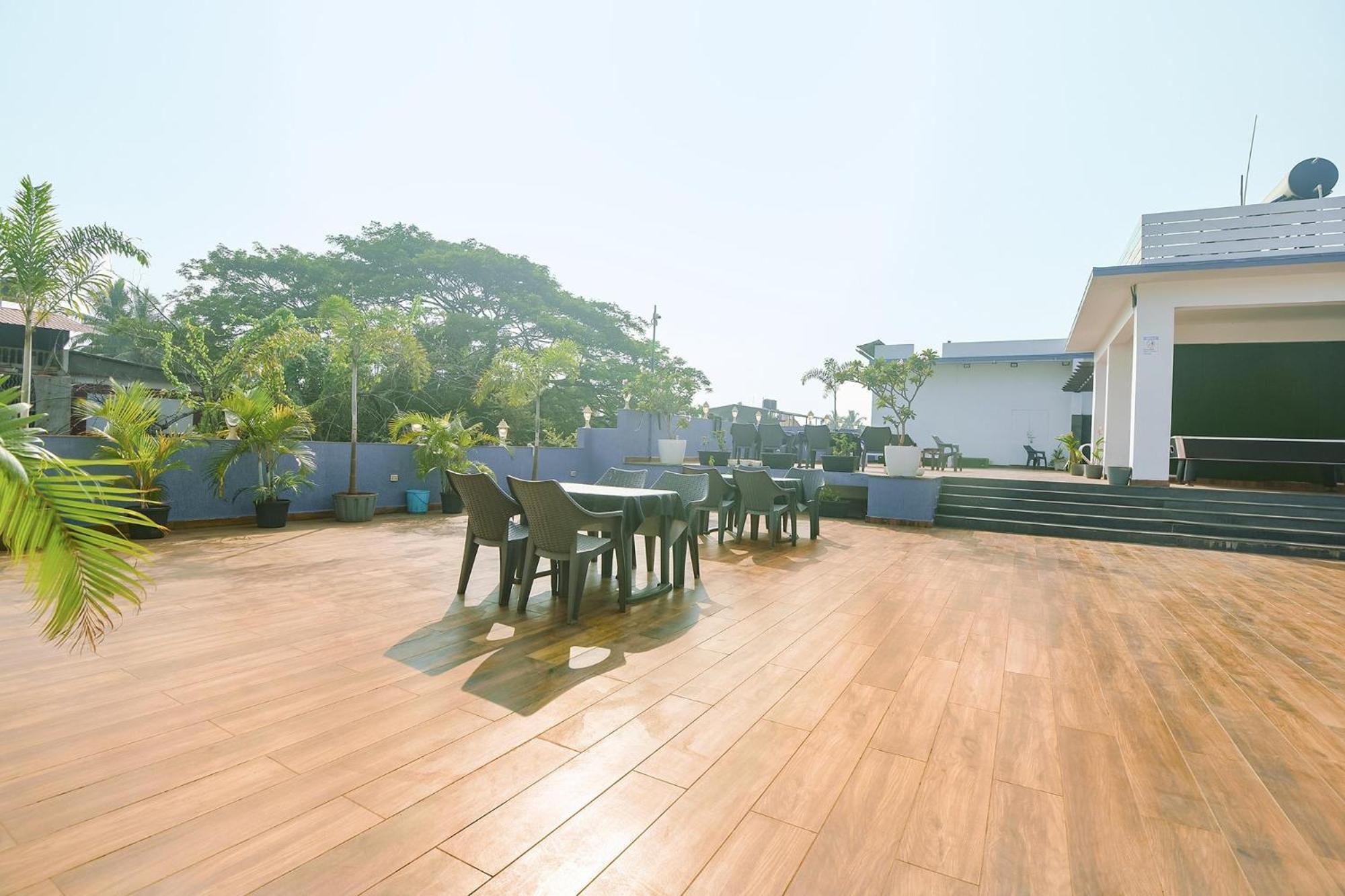 Fabexpress Neo Calangute Beach Resort エクステリア 写真