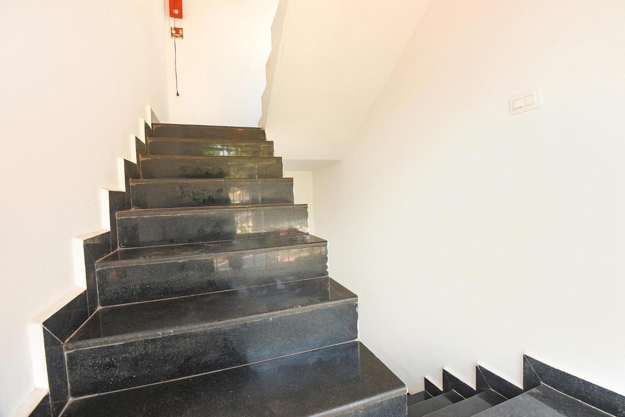 Fabexpress Neo Calangute Beach Resort エクステリア 写真